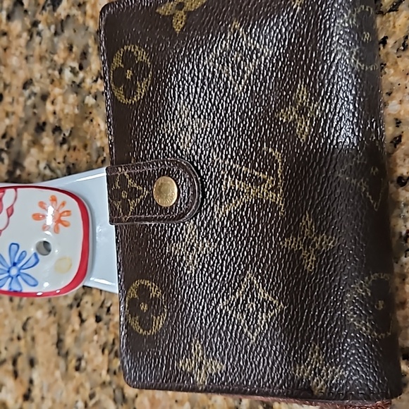 Louis vuitton wallet. Closet clearance - Picture 6 of 8